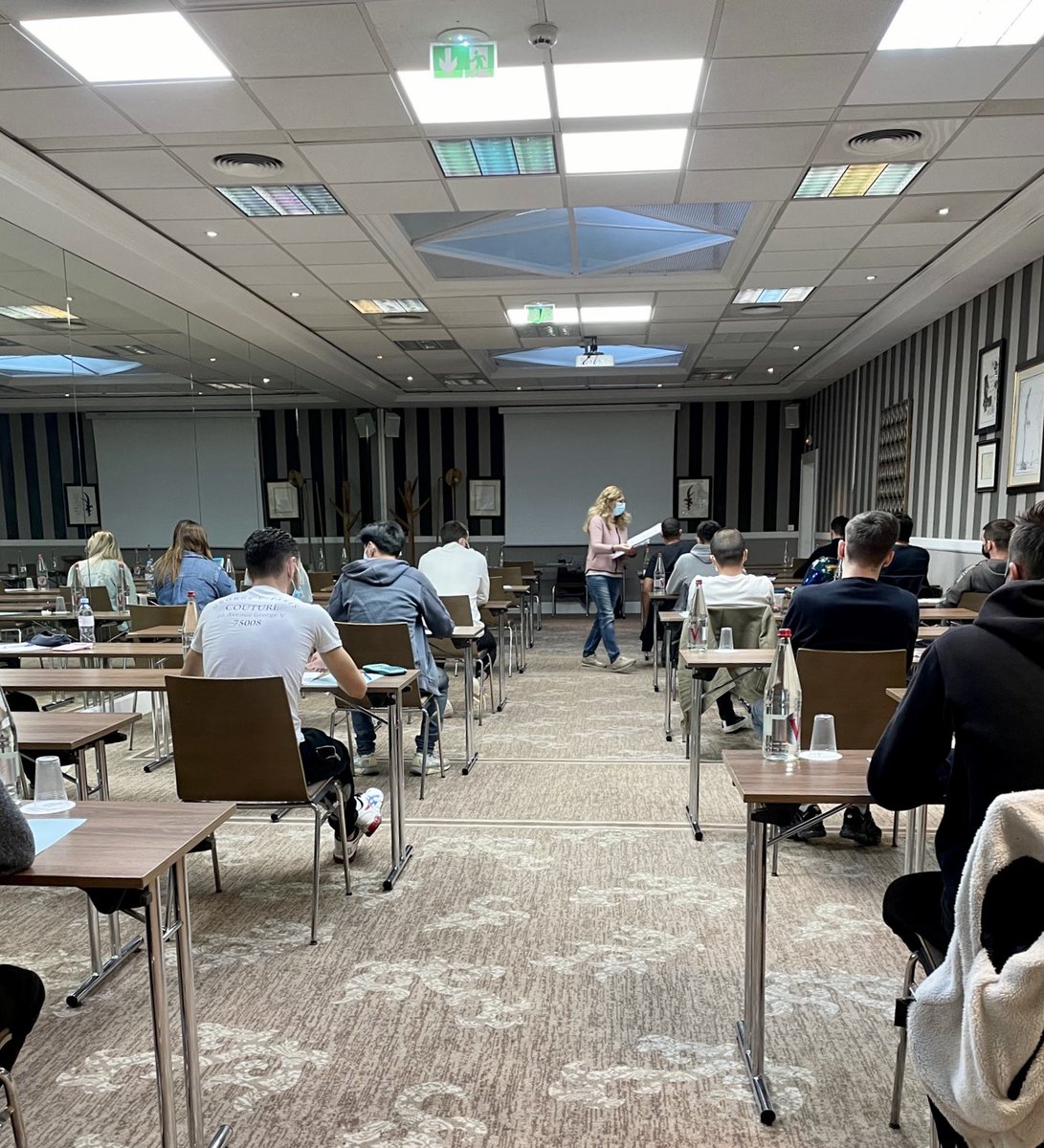 Iscae_Nice's tweet photo. 👨💻Nos étudiants de BTS en examens blanc, aujourd’hui, à l’hôtel @HolidayInn Nice Centre dans le respect du protocole sanitaire 🧴
#nice #immobilier #businessschool #iscae https://t.co/Q5ObAEwG7c