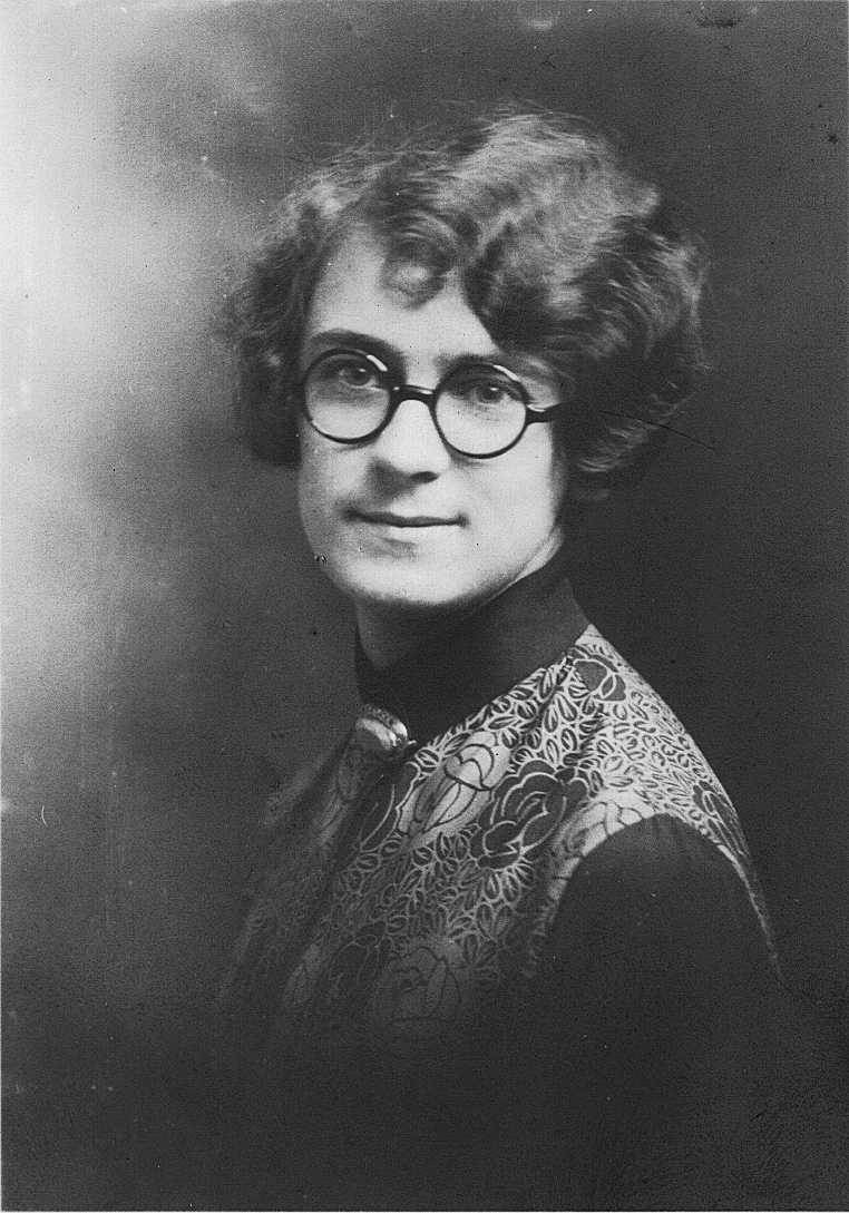 Fayette_Cheryl's tweet photo. #WestVirginia #history: #SocialReformer #MaryBehner was born in Xenia, Ohio on May 14, 1906. For 10 yrs, Behner worked in #CoalCamps along #ScottsRun near Morgantown, fighting #poverty & creating social & educational outlets for families.
@WVHumanities
https://t.co/GfeOp9qyFw https://t.co/MmcsQCOnZ4