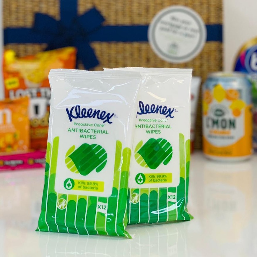 HomeMoveBoxLtd's tweet image. As we get used to being out and about again, Kleenex Antibacterial Wipes from @KleenexUK are an easy, versatile way of cleaning your hands, face and surfaces when you’re on the go. Perfect for popping in your bag, 90% of movers would buy them in the future!

#kleenex #homemovebox