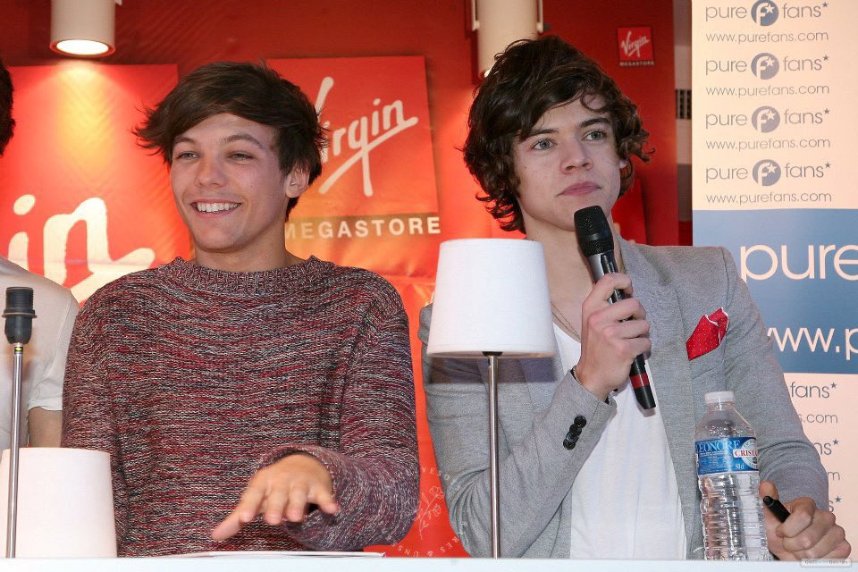 did someone mention paris? 

I vote #Louies for #BestFanArmy at the #iHeartAwards