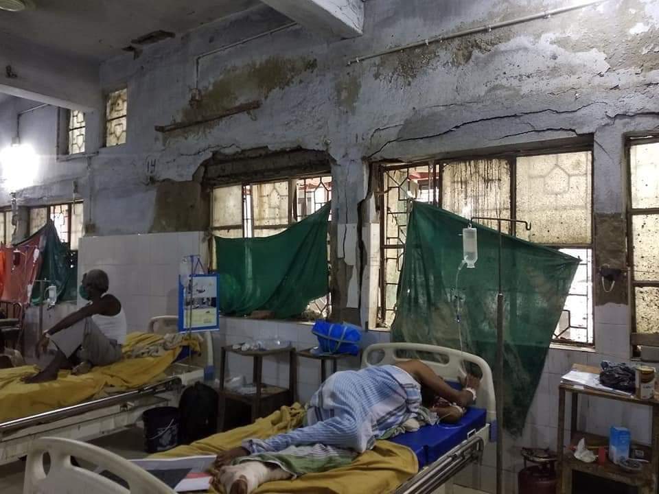 VVidyakar's tweet photo. @mangalpandeybjp  
#DMCH 
Health minister should compare his 'hava havi' talk with these pictures of Darbhanga medical College https://t.co/7Ixs5ksJeN