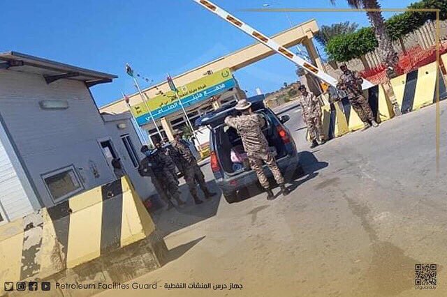 PFGuard_Libya's tweet photo. قامت وحدة حماية الأصول النفطية مليثة التابعة الى الجهاز خلال أيام عطلة عيد الفطر المبارك بتسيير دوريات استطلاع ومراقبة لمجمع مليثة الصناعي والمنطقة المحيطة به وتفقد البوابات الرئيسية والاسوار بالاضافة الى المرافق الواقعة داخل المجمع بالتعاون مع العاملين بالامن الصناعي للمجمع. https://t.co/5dKLyHD2tM