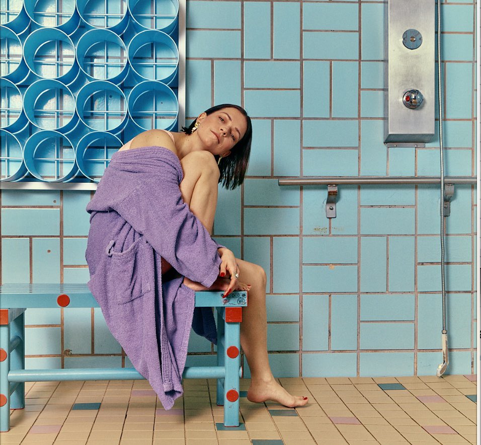 🥀“Och jag kan drömma mig tillbaka 
Jag hade inget att förlora, 
Men vem vill inte ha nåt att förlora?”🥀💘 #DomKallarMigFör..