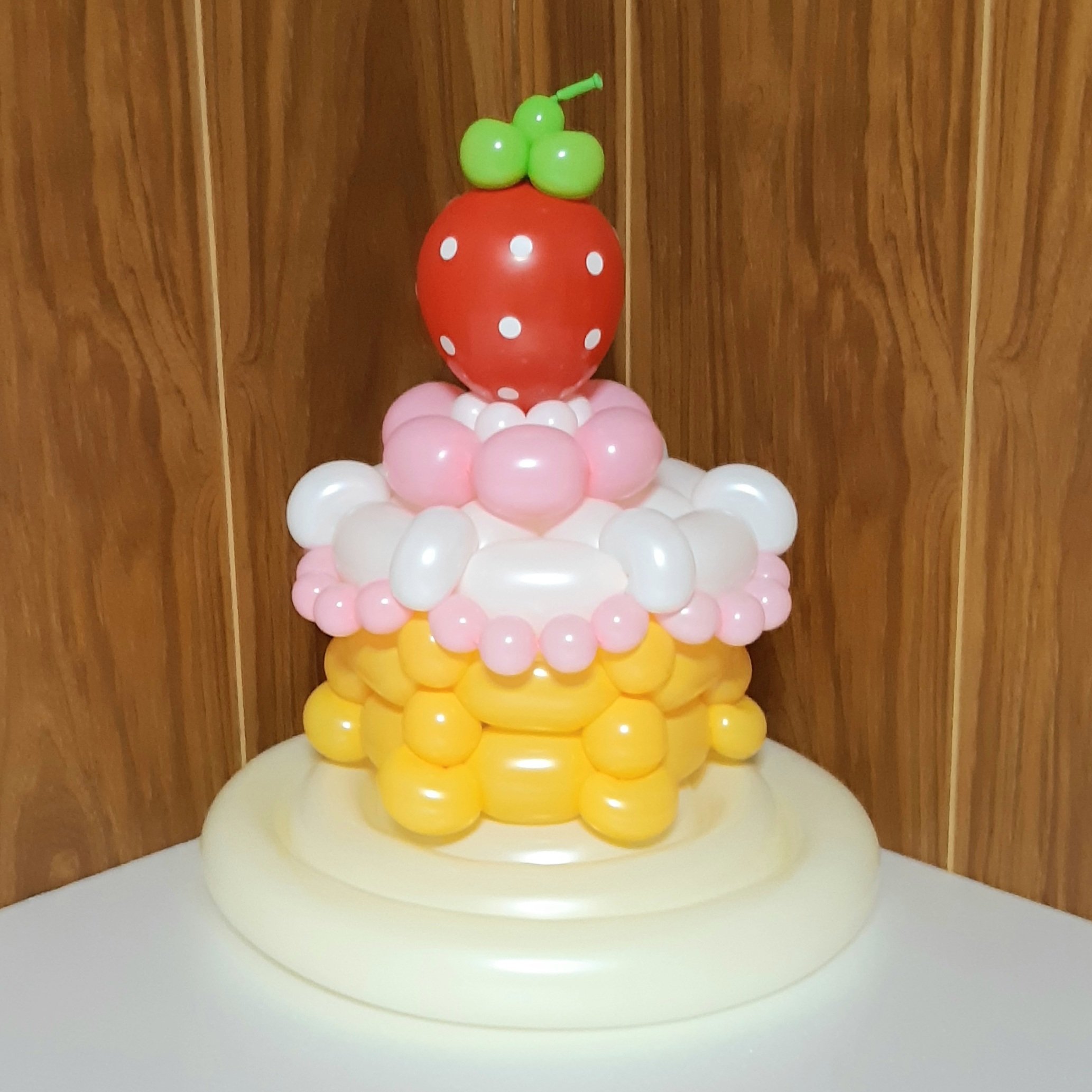 おちゃっぴいほりこし いちごケーキ Strawberry Cakes いちご ケーキ 作ってみました I Made Strawberry Cakes With Balloons おちゃっぴい は埼玉県人なので あまりん ケーキ と名付けました 公式