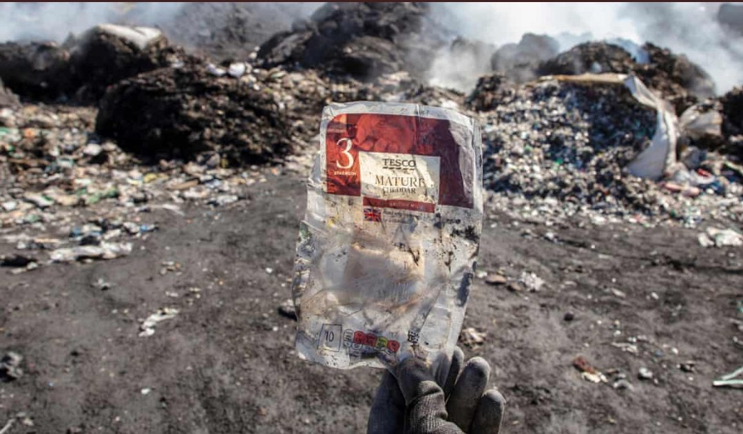 avumuryildirim's tweet photo. İngiltere'deki plastik atıkların %40'ı Türkiye'ye ihraç edildi ve yasa dışı yollarla yakıldı.
Green Peace | BBC News

Bu haber doğruysa durum çok vahim demektir. Doğaya, vatana sahip çıkmıyoruz. Yazık onca canlıya, çevreye ve vatana... https://t.co/LwFhLiMzZU