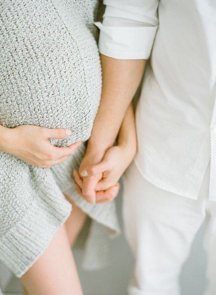 คนท้องมีเซ็กส์ไม่ได้?
ความจริงแล้วคนท้องสามารถมีเซ็กส์ได้ตั้งแต่ตั้งท้องจนใกล้คลอดค่ะ โอกาสกระทบกับเด็กมีน้อยมากๆค่ะไม่ต้องไปกังวล ในช่วงระยะที่มีการแพ้ท้องอาจจะลดหน่อยค่ะ ถ้าผ่านช่วงแพ้ท้องสามารถมีเซ็กส์ได้แล้วฝ่ายหญิงเองในช่วงนี้ก็มีอารมณ์ทางเพศมากกว่าปกติด้วยค่ะ  (1)