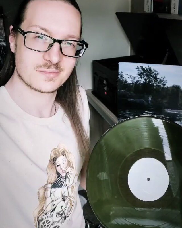 iambountyfan's tweet photo. fellow fan Michael with moss green @ionnalee | @_iamamiwhoami_; #KONSERT vinyl and #MACHINEE illustration t-shirt featuring awesome steampunk design by Carlos Fuerte. ♠️
both available now via @twimc_label SHOP: https://t.co/LEBIODdBPw
(photo: https://t.co/DxAK5GBoKF) https://t.co/me9Ssd3WN5