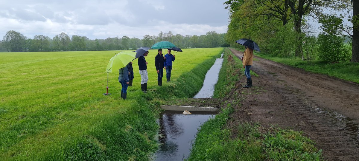 Wat is het voordeel van klei op zand opbrengen? Hoe kunnen we meer water vasthouden in Twente? Vandaag studiedag bij Gerard Pegge in Reutum met #eiwitvantwentsland <a href="/ProvOverijssel/">Provincie Overijssel</a> @LouisBolk meer info:louis-bolk.nl/projecten/eiwi…