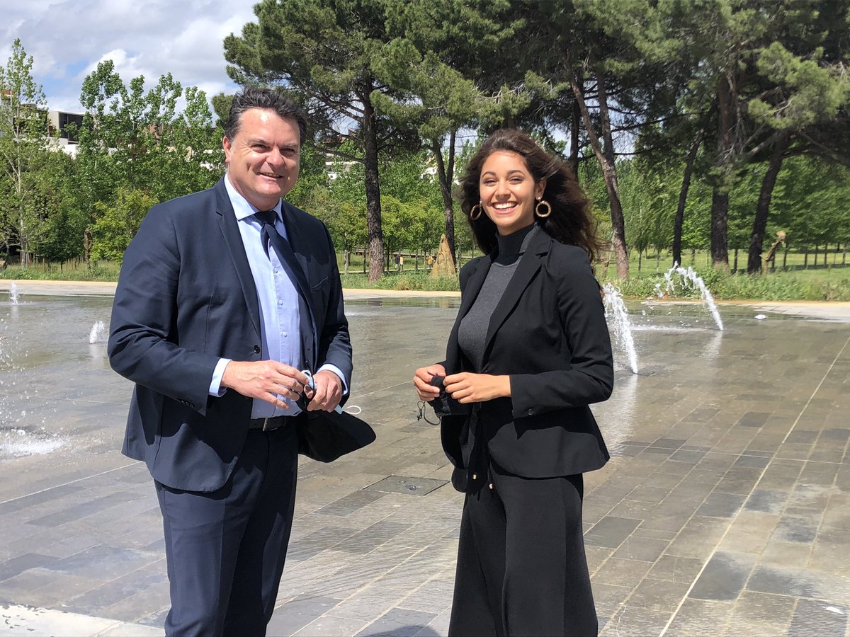 lemouvementinfo's tweet photo. #Politique : @S_Rossignol présente cette après-midi les colistiers @PradieOccitanie pour #Montpellier et sa Métropole. @laurentjaoul Maire de @SaintBres, @FLafforgue,  @chantal_marion et la mannequin Aurore #Kichenin en font partie. #Regionales2021 #Occitanie https://t.co/QbGzeX0aqD