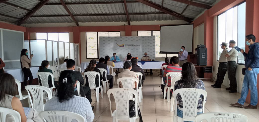 confeniae1's tweet photo. Las organizaciones de #MoronaSantiago mantienen una reunión con la gobernadora y autoridades para dar una solución ante los hechos ocurridos en #Yaapi, cantón Logroño por la presencia inconsulta de la empresa minera #Ecuasolidus. Dirigencia de territorios de la Confeniae acompaña https://t.co/1fHen4sDQy