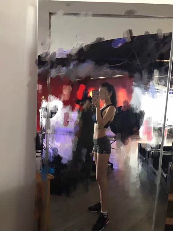 关注我的单男，这下你们可以报名了！带生活照和身材照私信我哈！
大学生，身高172，体重53，胸围32C。
要求：身高178以上，长的要帅，要帅，一定要帅，肌肉加分！
也欢迎优质情侣！