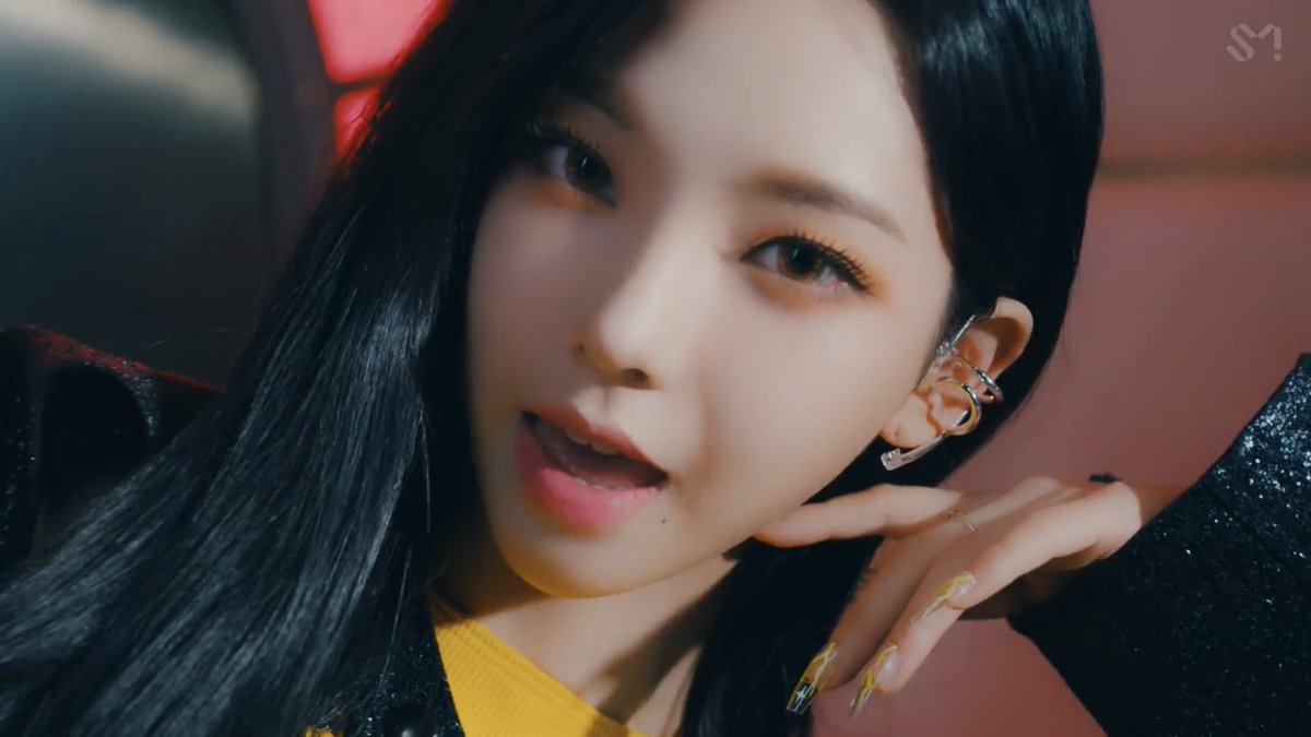 어떻게이렇게생기셨어