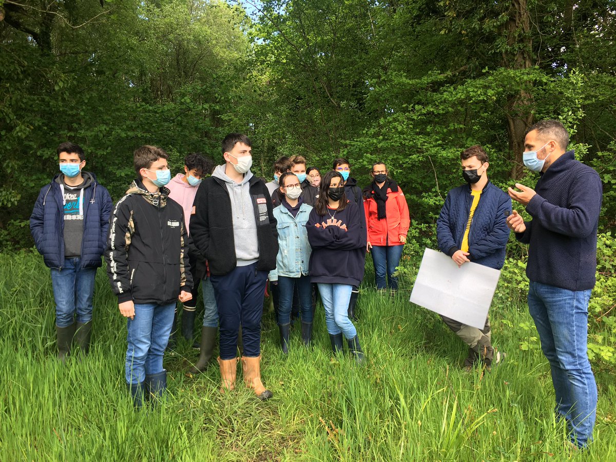 ClgStellaMaris's tweet photo. Les mini-entrepreur.euse.s de Ecocap lors de la journée de la Maison de la Terre sur le thème de la gestion des déchets et de la biodiversité.
#ecocap #stellamaris
#kerval #maisondelaterre https://t.co/Y9PHnvmvpS
