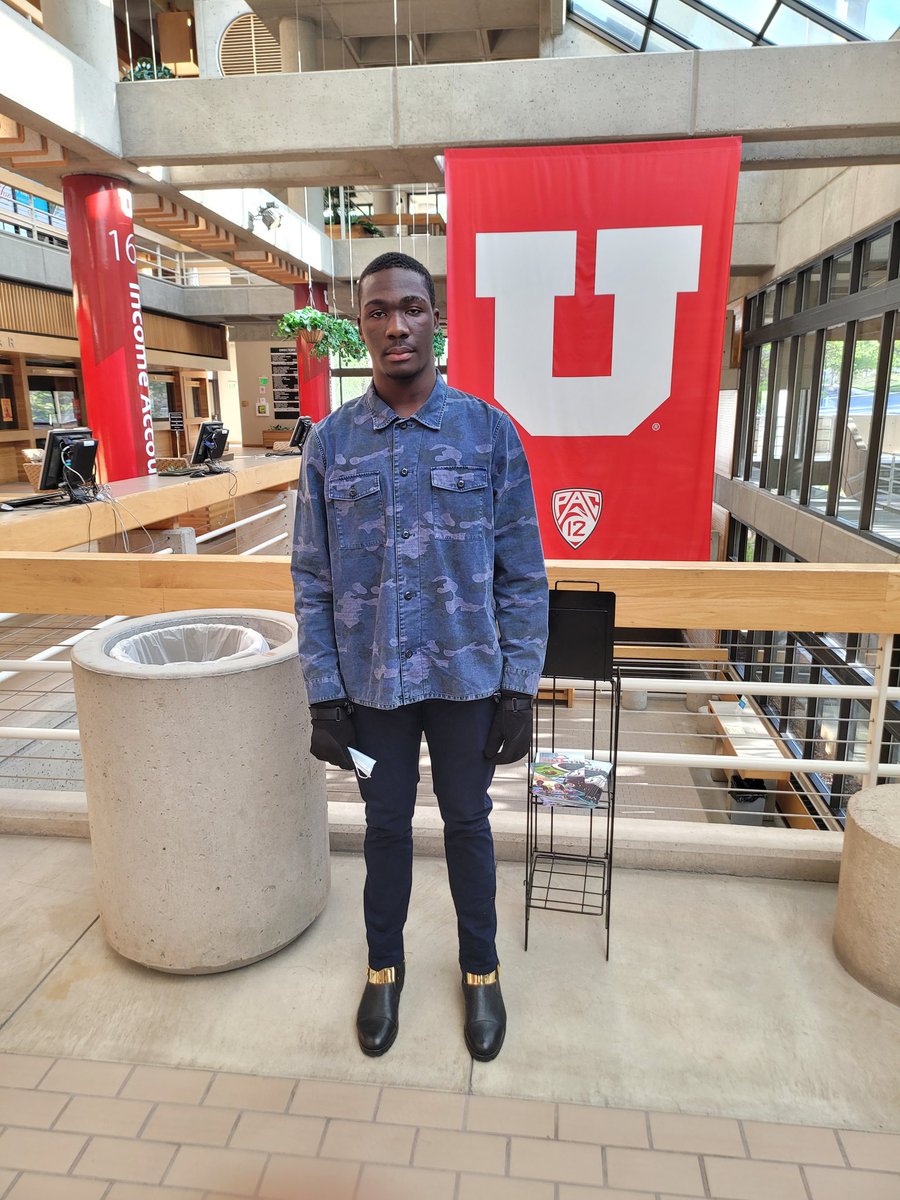 _dinomelaye's tweet photo. Congratulations Son. Make Daddy proud. Architect in the making. https://t.co/x541tDgwRp