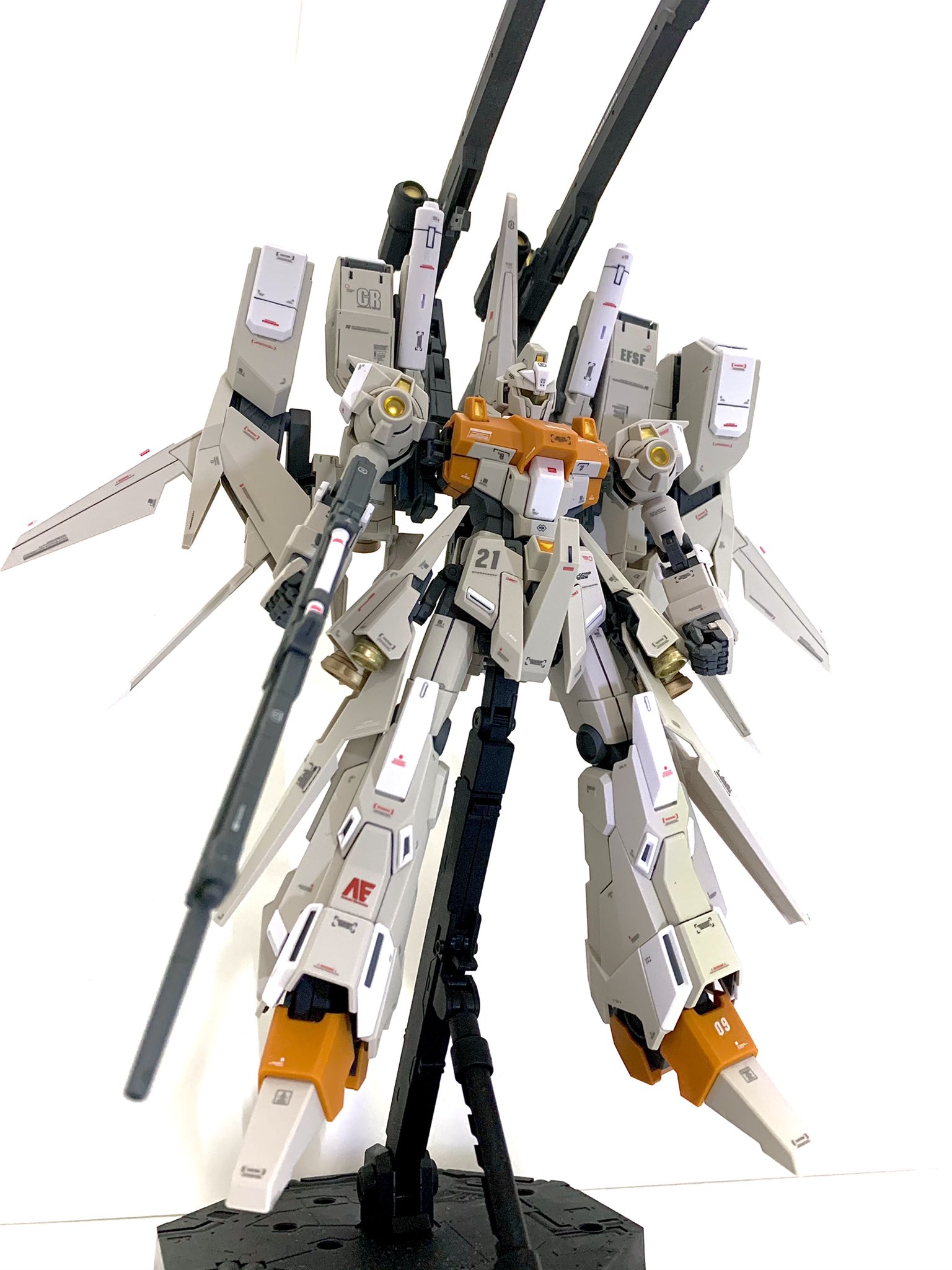 陸戦型やっくん Mg リゼルc型 キットはほぼノーマル デカール増して 艶消しトップコート 珍しく撮影が上手くいったのと 元キットの出来の良さでなかなか私にしてはタマランチ会長です アニメでは活躍しませんでしたがとても好きな機体です