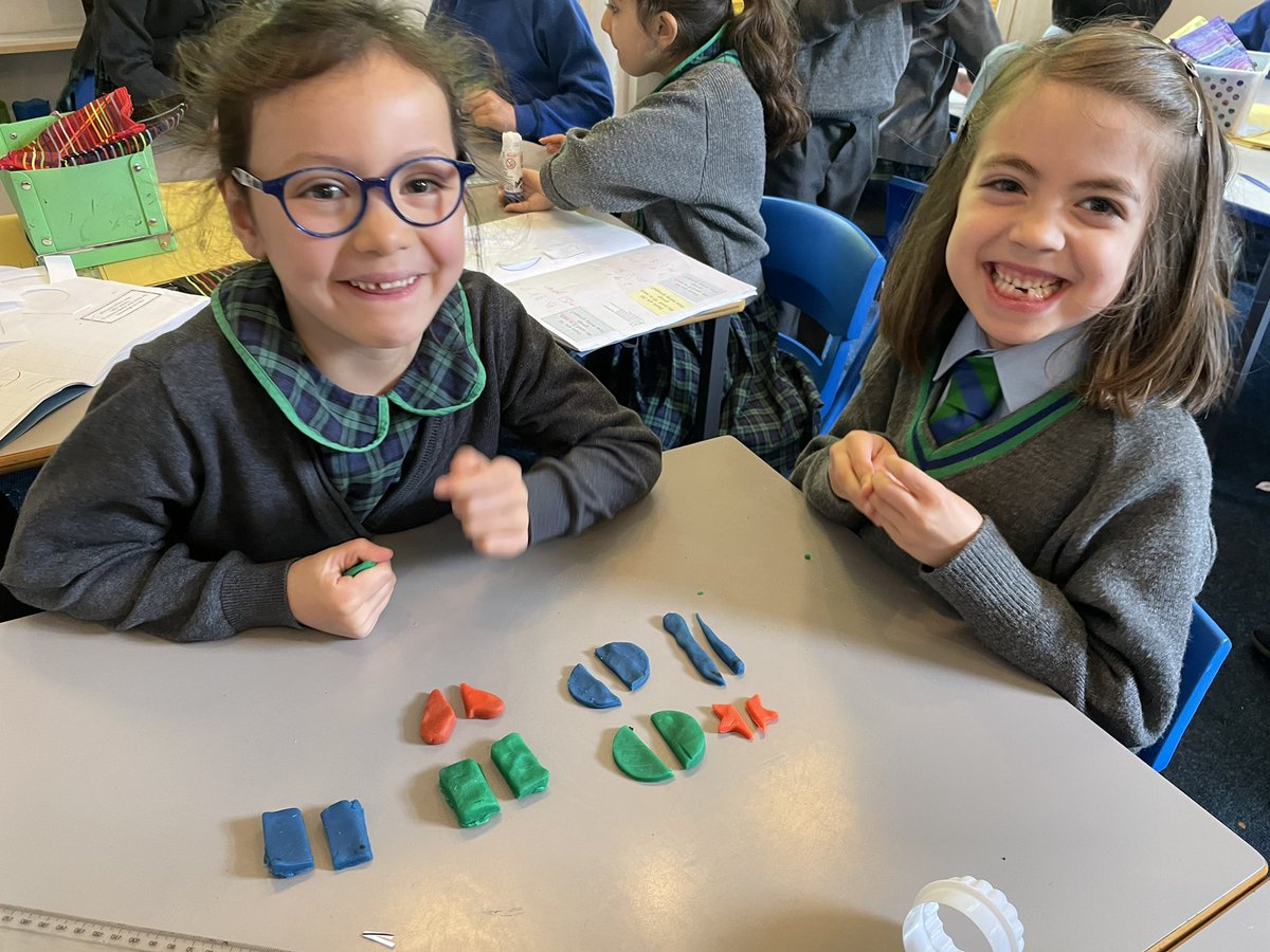 RPPS_LowerS's tweet photo. Weβve been having fun with fractions in @RPPS_Year1!
Which shapes can be halved? Can you halve them in more than one way?
#RPPSmaths #fractionsinaction #practicalmaths https://t.co/VhbTbhXIyn