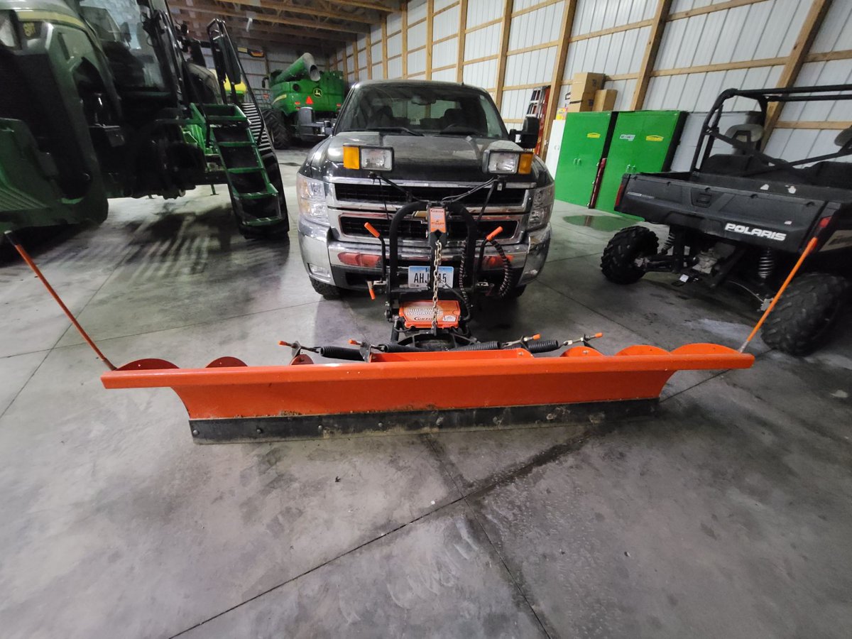 Dylangrieco's tweet photo. 2009 2500HD with Curtis snowplow only 50,000 miles 1 owner very clean well maintained truck new tires, Gas $29,000 obo
RT appreciated https://t.co/a2YRsuaGv6