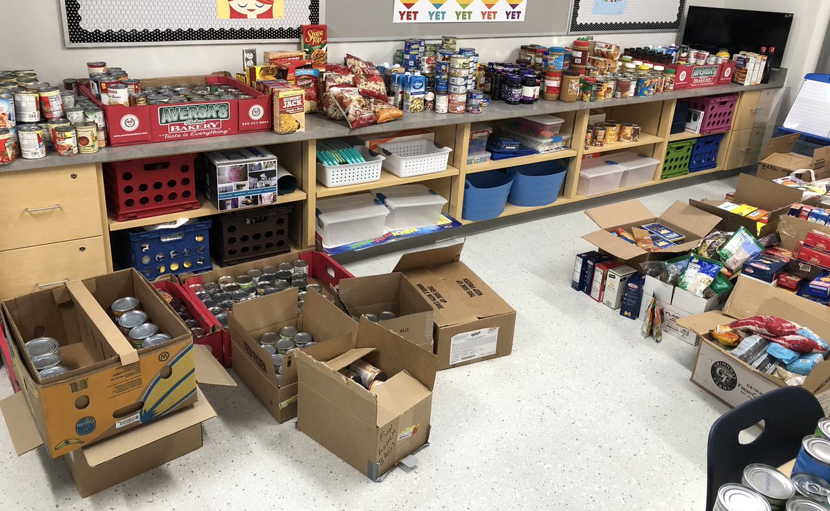 RollingHillsES's tweet photo. The results are in! In one week we collected 2,896 items for the Wrightstown Food Cupboard! It was a tight race! Fourth grade came in second place with 815 items. Third grade came in first place with 970 donations! Thank you for your generosity!! https://t.co/l5fNVutWH7