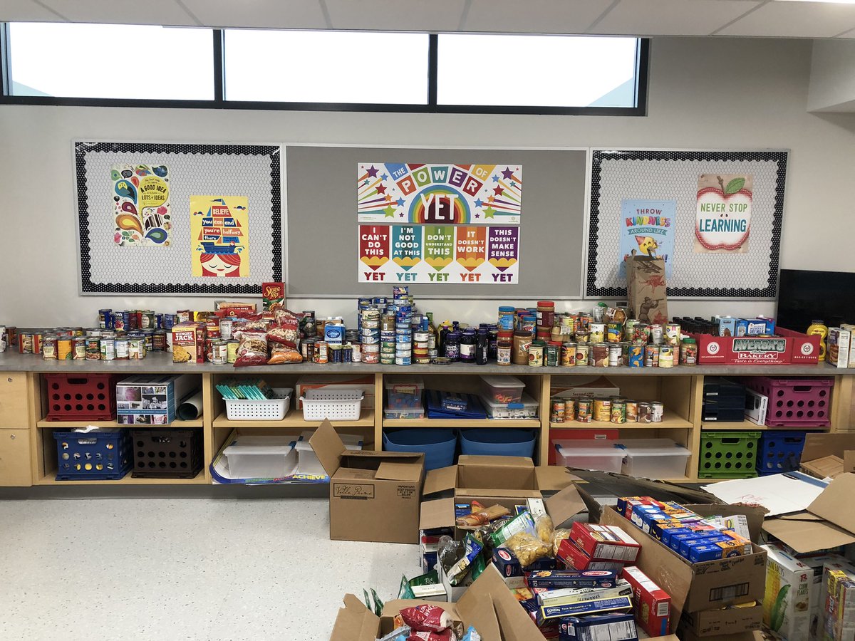 RollingHillsES's tweet photo. The results are in! In one week we collected 2,896 items for the Wrightstown Food Cupboard! It was a tight race! Fourth grade came in second place with 815 items. Third grade came in first place with 970 donations! Thank you for your generosity!! https://t.co/l5fNVutWH7