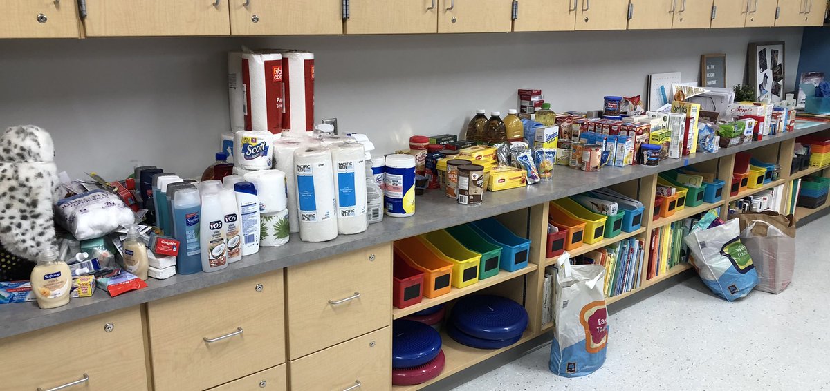 RollingHillsES's tweet photo. The results are in! In one week we collected 2,896 items for the Wrightstown Food Cupboard! It was a tight race! Fourth grade came in second place with 815 items. Third grade came in first place with 970 donations! Thank you for your generosity!! https://t.co/l5fNVutWH7