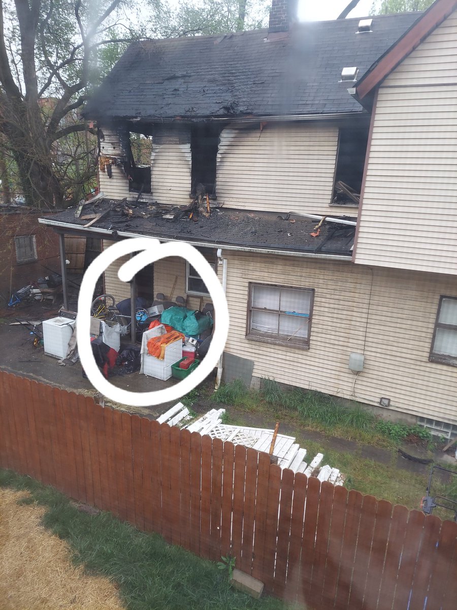 Lipstickprintss's tweet photo. There was a fire @ 538 Clawson St, that ended in a death. It has been condemned, when will this home be torn down? Alot of strange activity daily @pittsburgh311 @billpeduto @gainey_ed @RepGainey https://t.co/13ves5VxlC