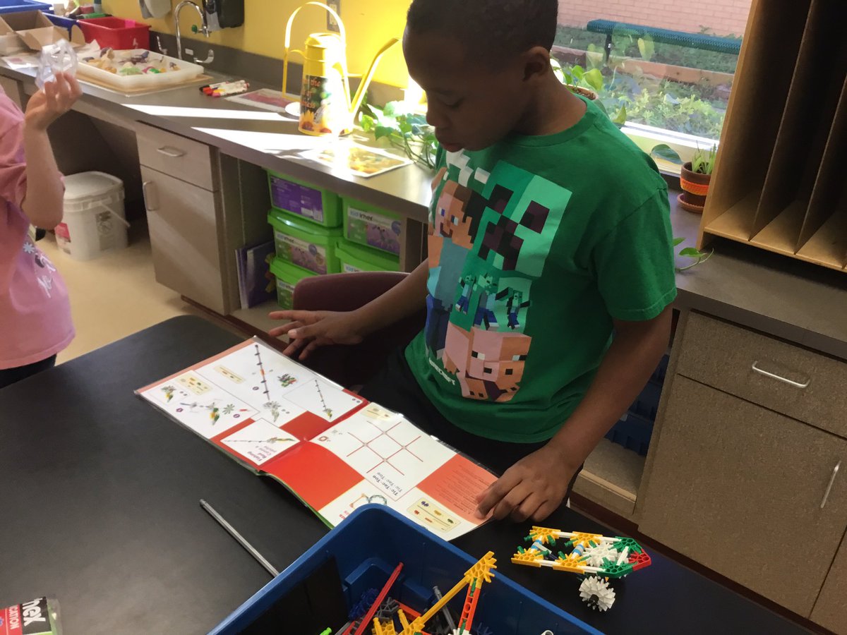 gesmakerspace's tweet image. Second graders rocking their centers!