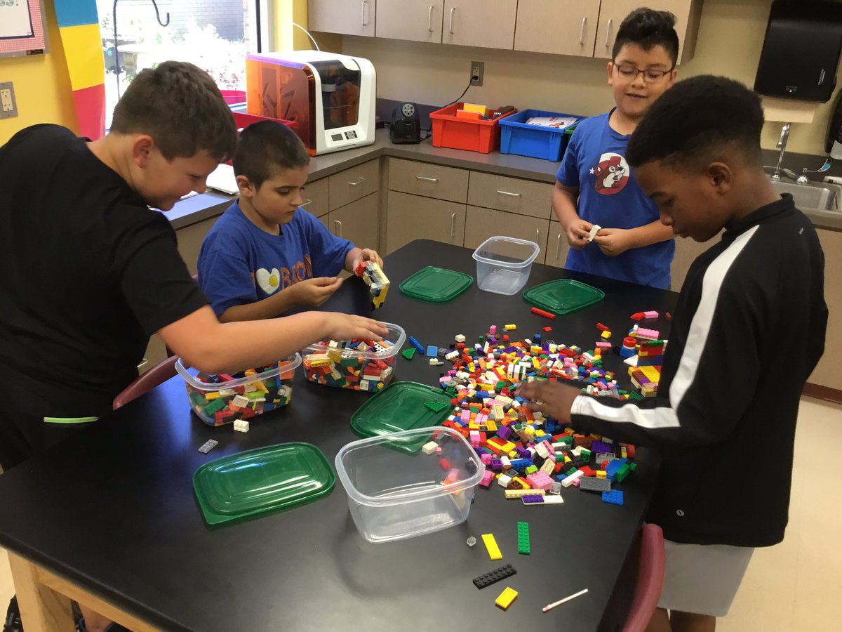 gesmakerspace's tweet image. Third graders enjoying choosing their own Maker Space challenges.