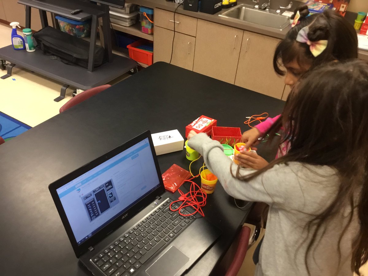 gesmakerspace's tweet image. Third graders enjoying choosing their own Maker Space challenges.