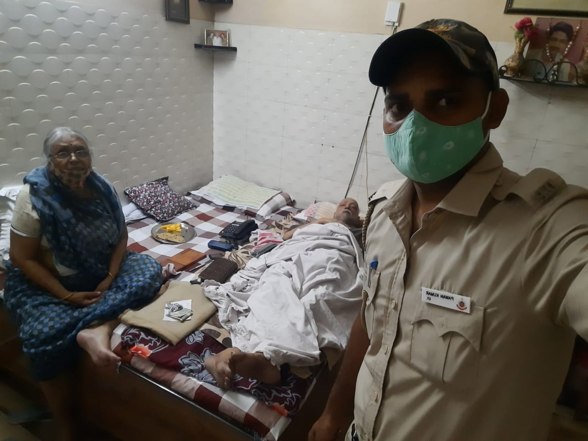 DCP_NorthWest's tweet photo. #WeCare
Caring for elderly gives us blessings.

We are ensuring that our senior citizens are safe &amp; healthy. #NorthWestPolice taking care of them by providing essentials &amp; medicines. @DelhiPolice @CPDelhi @SanjaySingh_IPS @ssyips

#DelhiPoliceDilKiPolice https://t.co/n6fCjdkkrK