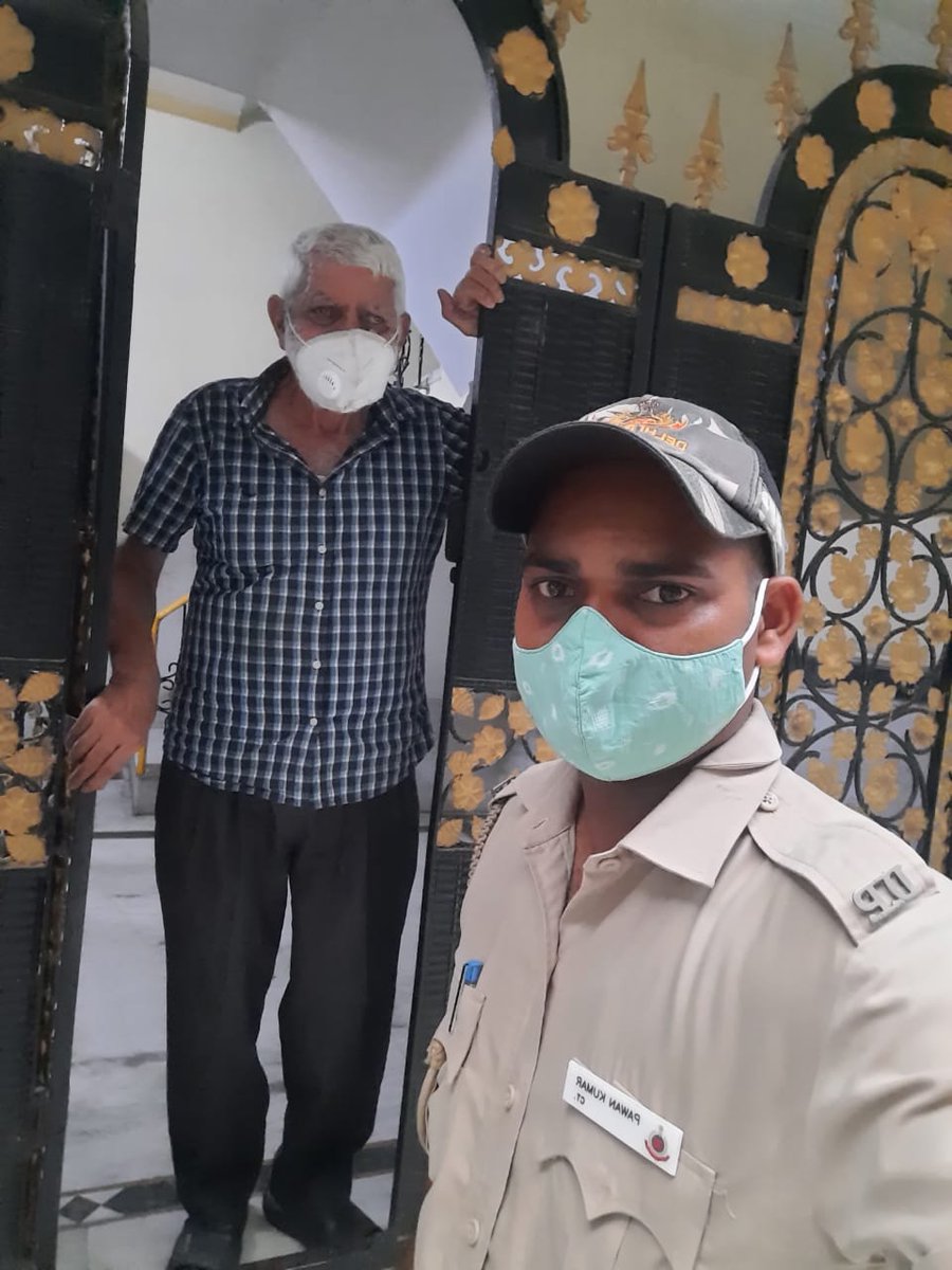 DCP_NorthWest's tweet photo. #WeCare
Caring for elderly gives us blessings.

We are ensuring that our senior citizens are safe &amp; healthy. #NorthWestPolice taking care of them by providing essentials &amp; medicines. @DelhiPolice @CPDelhi @SanjaySingh_IPS @ssyips

#DelhiPoliceDilKiPolice https://t.co/n6fCjdkkrK