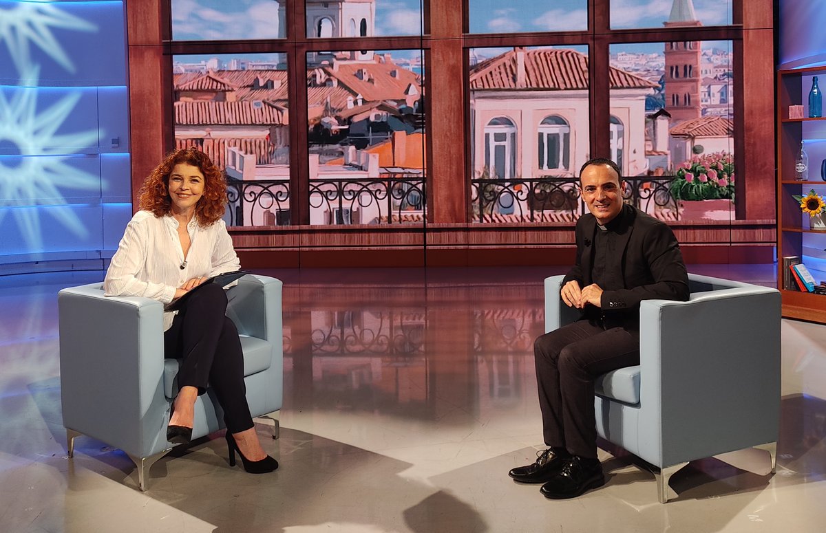 #18maggio h14 #orasolaretv2000 con @paola_saluzzi il fotografo Umberto Pizzi; l’attrice @TizianaDiMasiAt in scena e in libreria con #Iosiamo @SanPaoloEditore e @CristofaroFranc che termina il percorso sulle Opere di Misericordia Spirituale @TV2000it