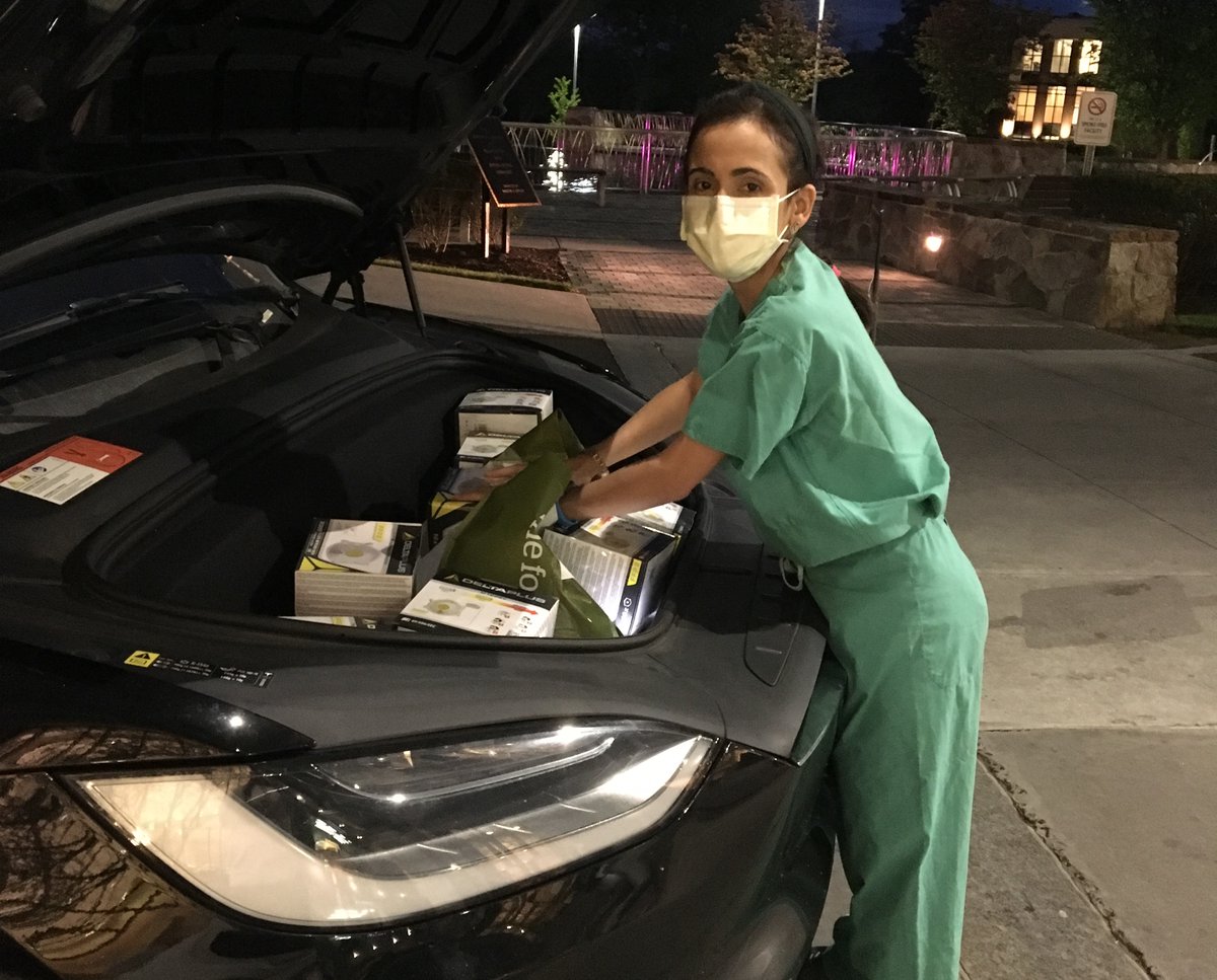 AFTCT's tweet photo. 1000s of @AFTunion-procured face masks delivered by @Unit47AFT members to #pandemic relief for #India co-organized by @DanburyHospital's Dr Sakshi Sethi: https://t.co/dBHDWXLAE1 #CommunityChampions @AFTHealthcare @AFLCIO @ConnAFLCIO @westernctalf @GoFundMe (credit Jim Alonzo) https://t.co/k2cdujAfY1