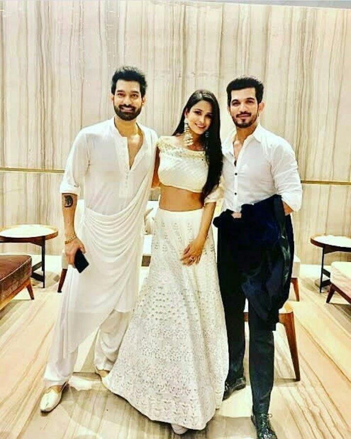 NiketanABFan's tweet image. HAPPY MOMENTS !! 😘😘

#Arjunbijlani ❤#chetnapande 
 #nishankswami #arjunbijlanifans