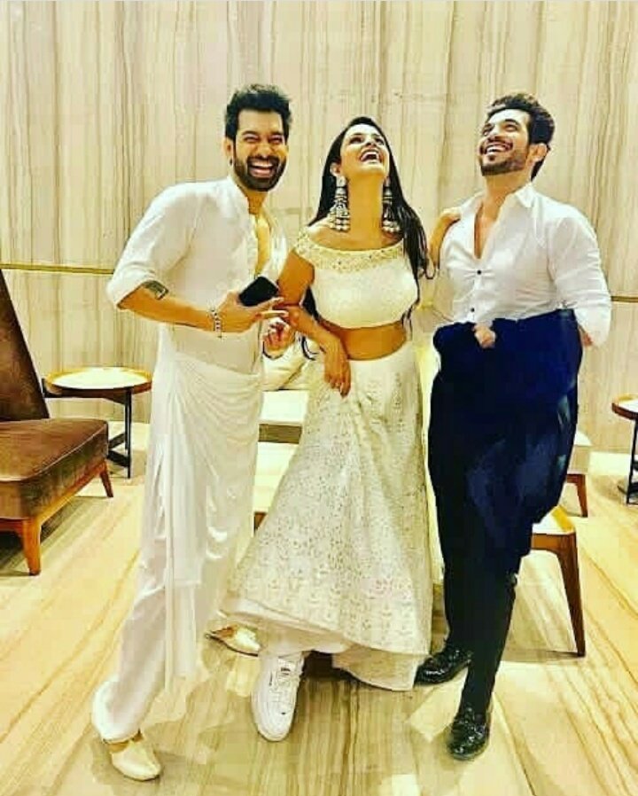 NiketanABFan's tweet image. HAPPY MOMENTS !! 😘😘

#Arjunbijlani ❤#chetnapande 
 #nishankswami #arjunbijlanifans