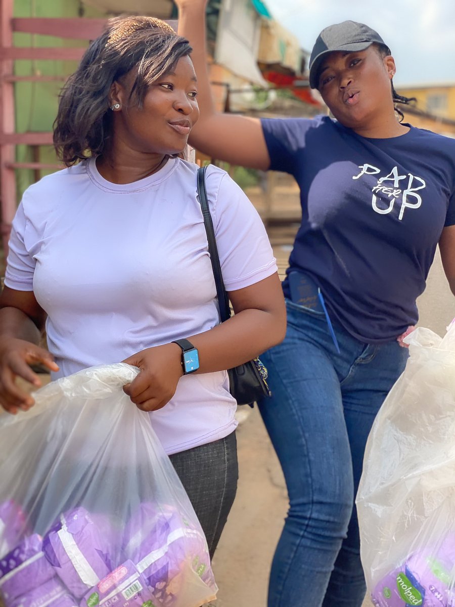 lo_ni_mi's tweet photo. PAD HER UP (Street Edition)
On Saturday, we distributed sanitary pads on the streets of Ibadan. 

We walked the streets of IB and Challenge, under the sun and in the rain😭😭😂😂 https://t.co/AQxmB7xfBN