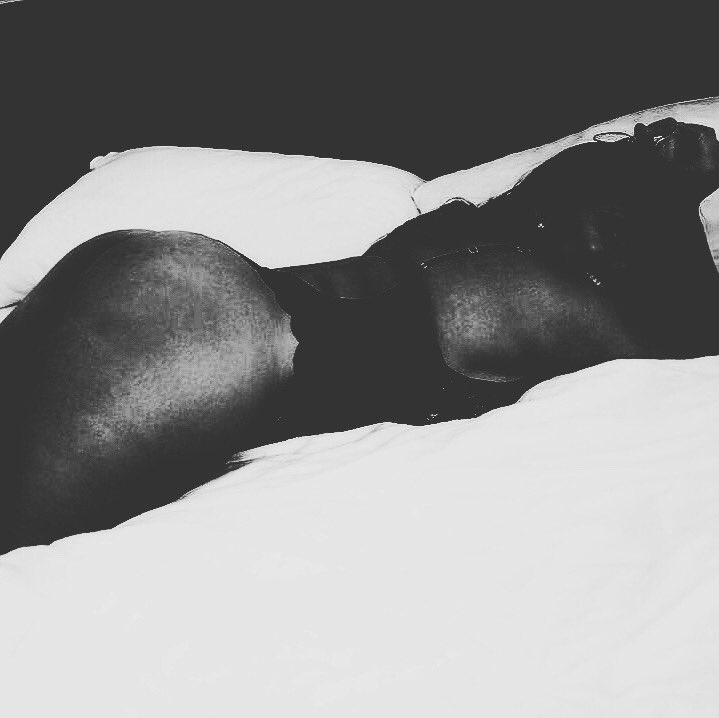 CrisGrey9's tweet photo. Joder que SÍ que estoy Gorda que no hace falta que nadie venga a decírmelo tengo muchísimos espejos en casa. 
Pos cómo os jode verme os voy a ir mandando a tomar culo🍑 y encima os lo enseño🍑. 
#Culing #GorditaSexy #Grandullon #Pequeña #GrandullonYPequeña #TrueLove #HEIYMA https://t.co/iaTE3CbLFF