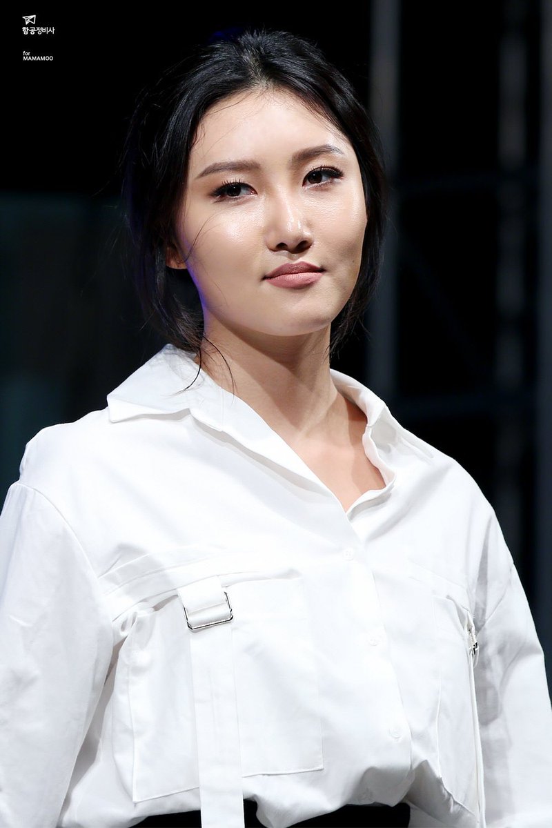 today_hwasa's tweet photo. 170518 여주대학교 축제 

#마마무 #화사 https://t.co/LeV2llZNqs
