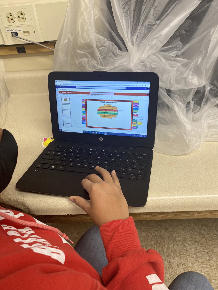 Mrs_K_Peterson's tweet photo. Make it Monday... look what my students made with virtual bricks. ⁦@VoorheesPTA⁩ ⁦@VoorheesPrin⁩ ⁦@cpachucki1⁩ https://t.co/OtmZRZREF0