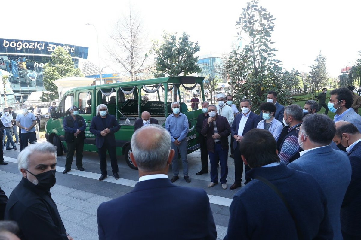 LokmanCagirici's tweet photo. Önceki dönem Başkan Yardımcımız, yol arkadaşımız Fethi Başaranoğlu'nu belediyemiz önünde düzenlediğimiz törenle Hakk'a uğurladık.

Rabbim rahmetiyle muamele eylesin... Bir kez daha başımız sağolsun. https://t.co/sGT7fZijdv