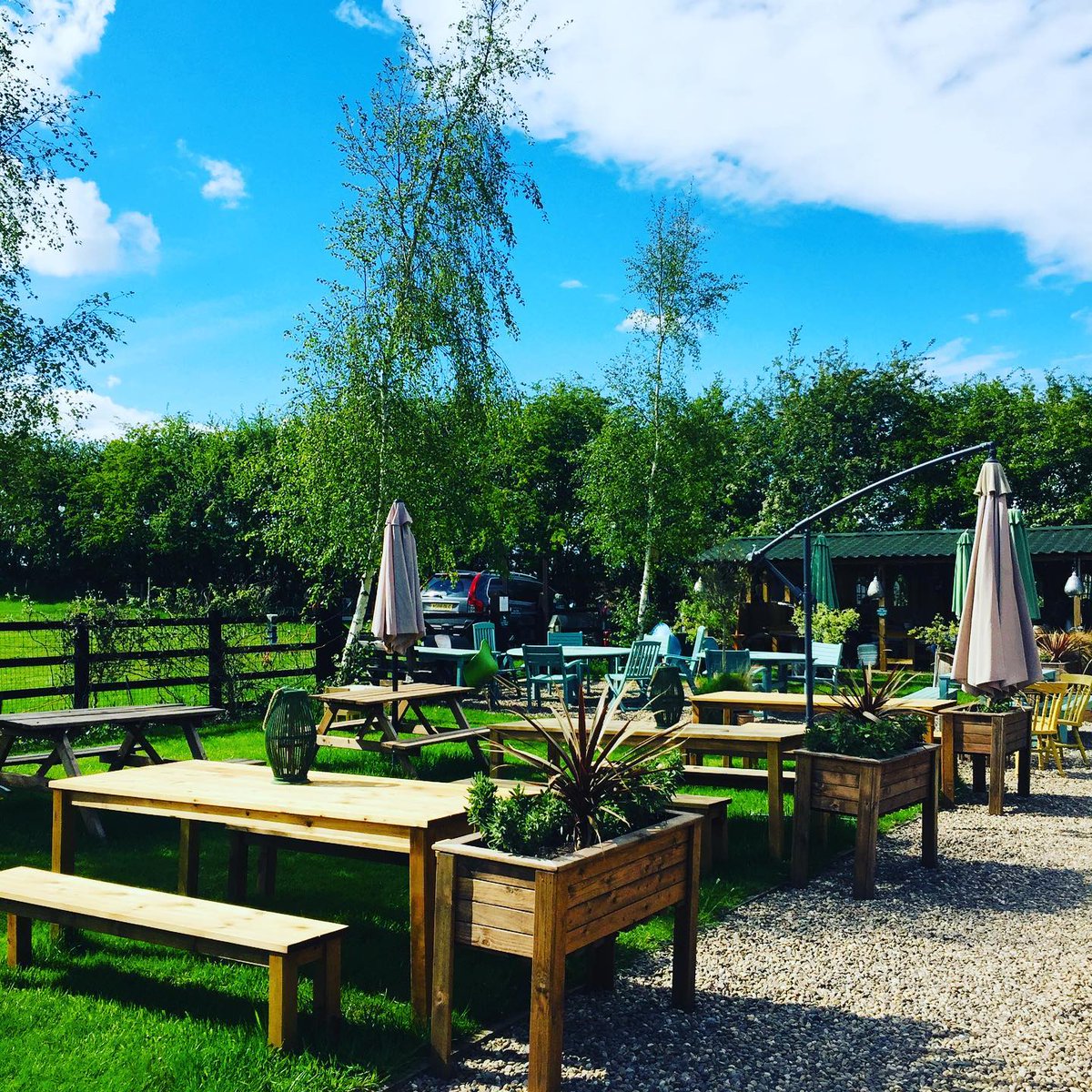 Lizmoorecooks's tweet photo. So excited to see all our guests this evening, the sun has even come out!!

📸 https://t.co/MzZtvVGvEk via https://t.co/szlBeRdaVz https://t.co/UJwWXaGwuL