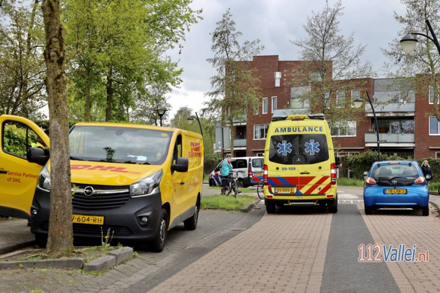 Overstekende fietsster in #Amersfoort aangereden door DHL-bestelbus. 112Vallei.