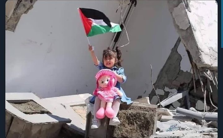 smhasnat02's tweet photo. Her home destroyed but courage isn’t 
🇧🇩🤝🇸🇩
#bangladeshstandswithpalestin  #israeldestroyedpalestine #wehateisrael #israeldestroyedgaza #israelattackonAlaqsa #BoycottIsraeliGoods #Boycottisrael #ShameOnIsrael #WeSupportPalestine #WeSupportGaza #wesupporthamas #savepalestine https://t.co/lw8W0OQ6bn