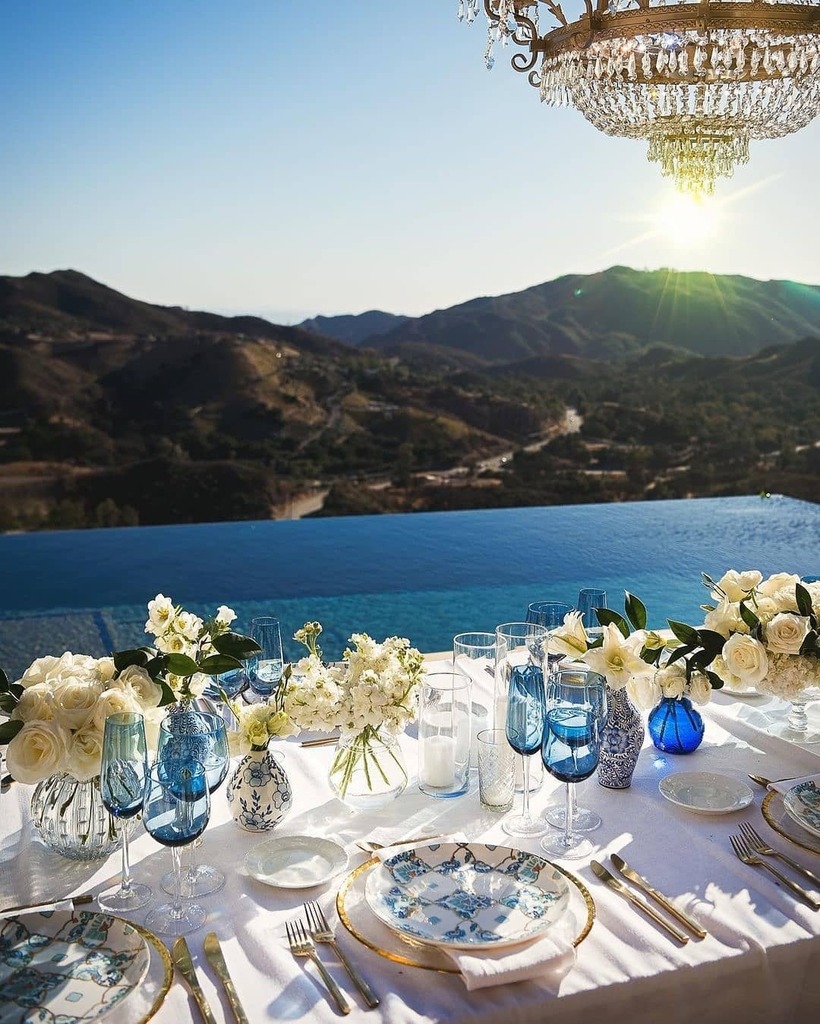 📸: @insideweddings ​They brought the Italian countryside to California! ​Photo: Callaway Gable ​Planning: @sterlingengagements ​Linen: @luxe_linen