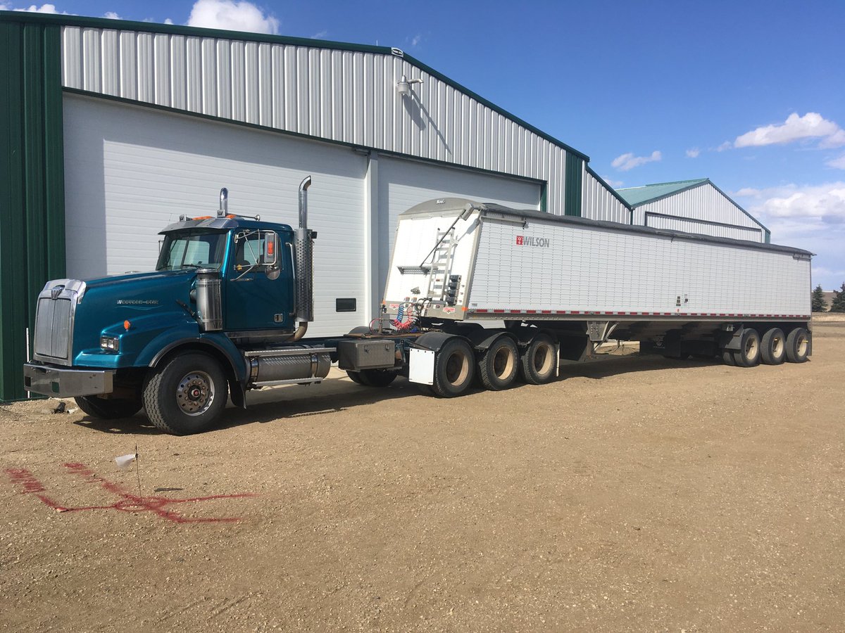 bpsattler's tweet photo. Our 2004 Western Star 4900SA Tridrive &amp; 2015 Wilson Commander 48’ “Tridrive special” grain trailer will be in the RB Auction Rouleau July 8-9. Sell separately. Retweets welcome. Thx https://t.co/HkWUYUFbxA