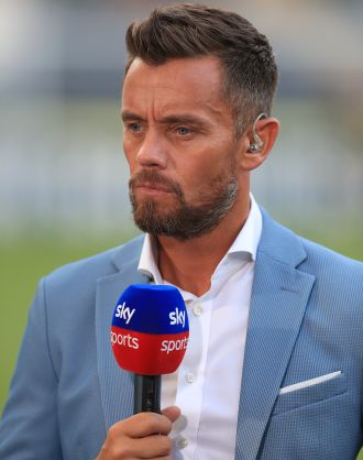  Happy Birthday Lee Hendrie and Danny Mills both 4  4  today 