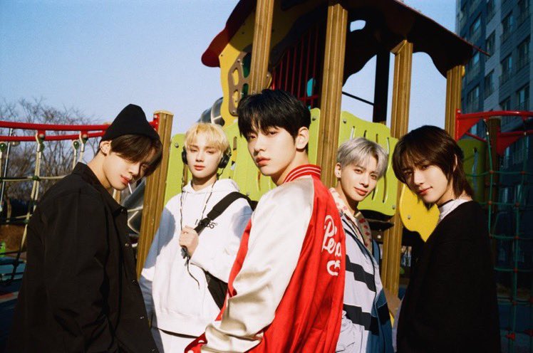 fairyofeternity's tweet photo. im so confused on txts concept like how did we go from THIS to THIS😭 https://t.co/ADXGe2e3eu