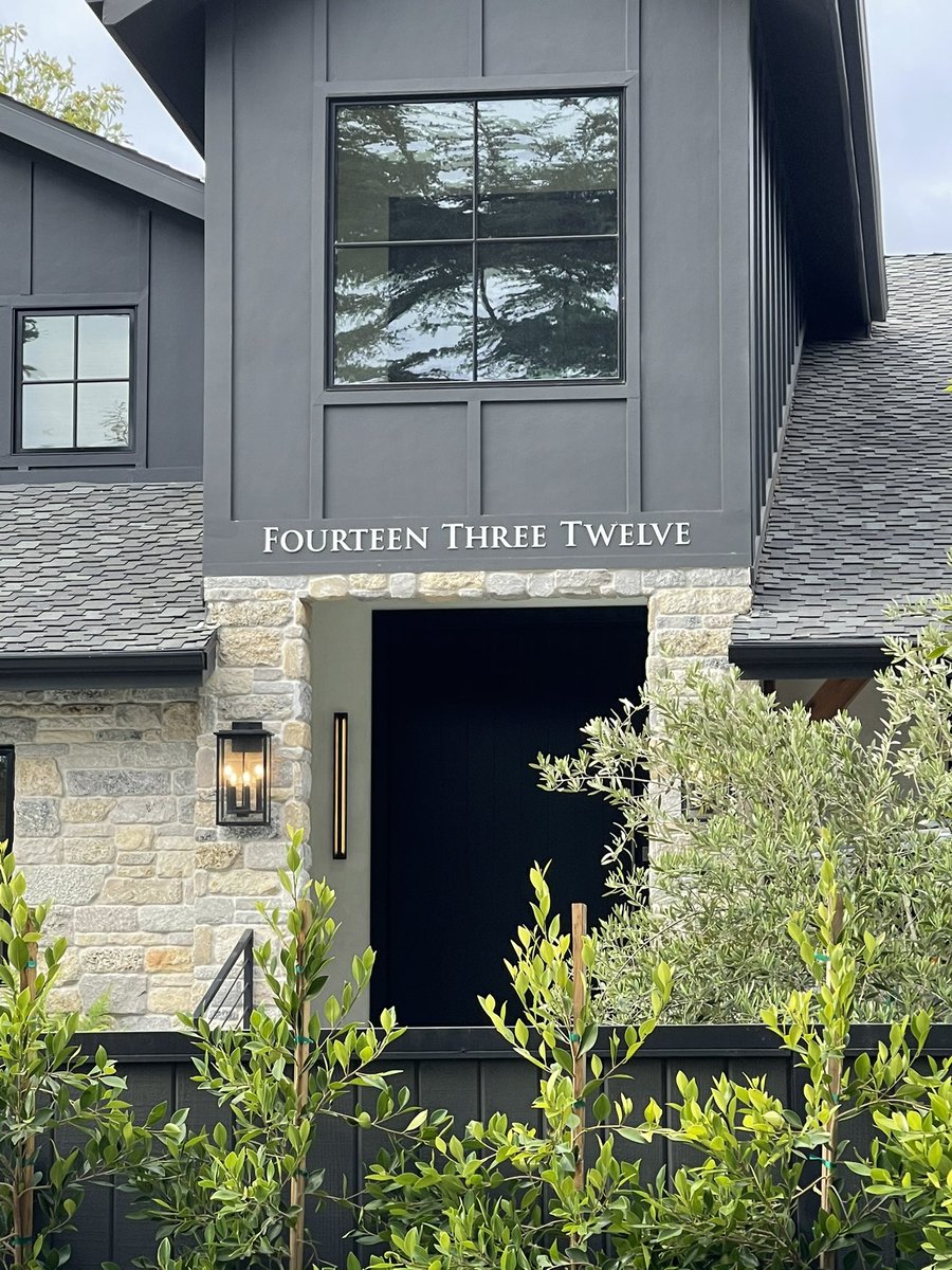 johnlevenstein's tweet photo. Classy yet incomprehensible way to slap an address on a house. https://t.co/768SByfbps