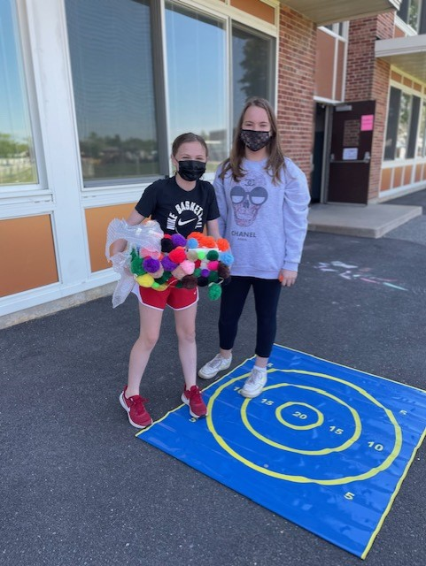 perlesmagnet's tweet photo. Ms. Licata's class set the bar high with a very successful Egg Drop this morning!   #engineers #collaboration #plan/design/improve/reflect https://t.co/K3DsnhQsId