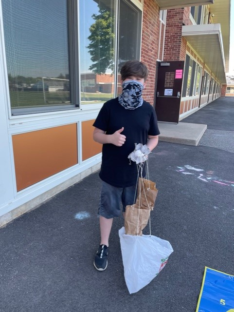 perlesmagnet's tweet photo. Ms. Licata's class set the bar high with a very successful Egg Drop this morning!   #engineers #collaboration #plan/design/improve/reflect https://t.co/K3DsnhQsId