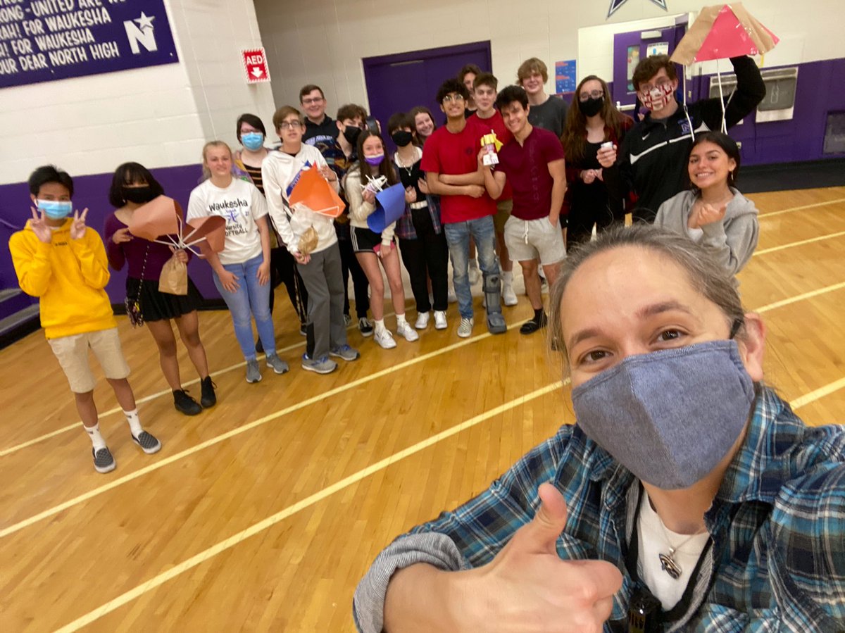 GretaVoit's tweet photo. No Great America for our #Physicsland students this year :( ...but egg drops were the consolation prize for our AP teams! :) literally EVERY egg survived in my 1st hour!!! Career first! #PostExamFun #MakingTheBestofaUniqueYear #EngineeringAndDesign https://t.co/moL2DYjqnv